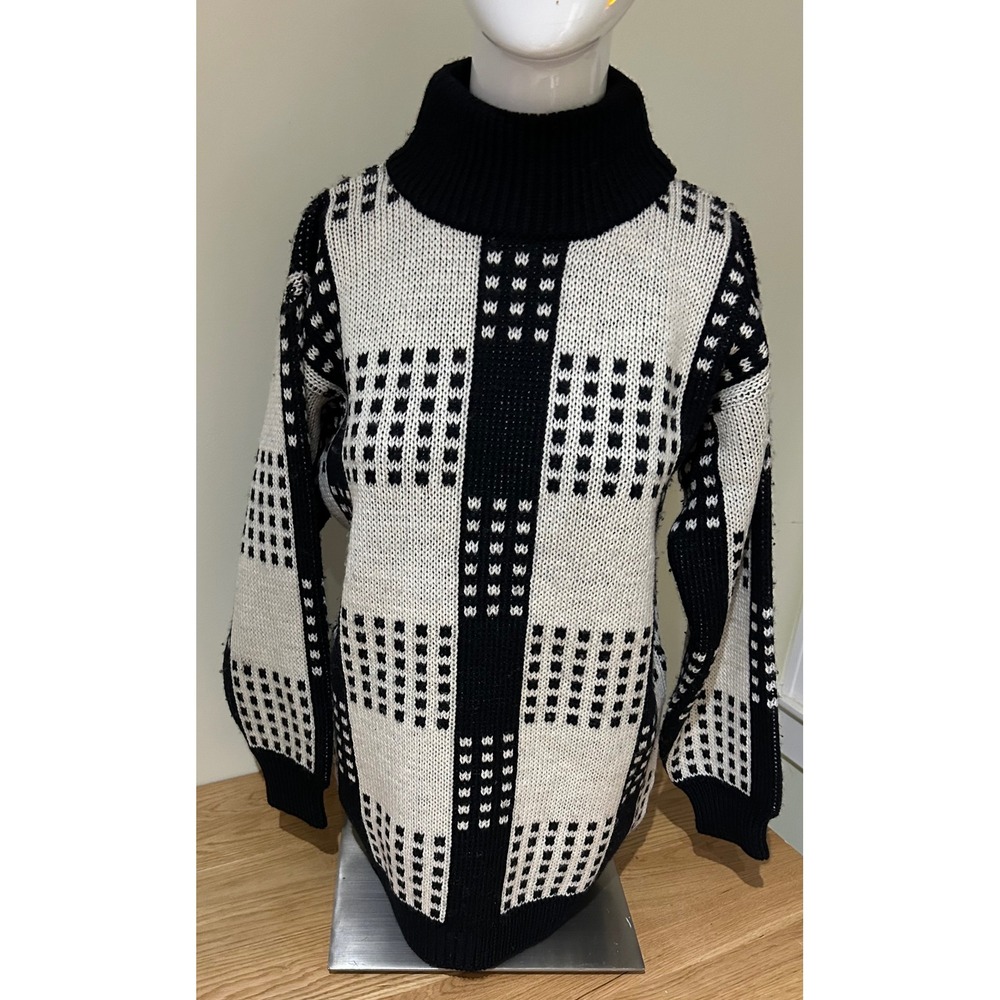 Modern Vintage 1980s Calvin Klein Studio 100% wool sweater made‎ in Uruguay sz S